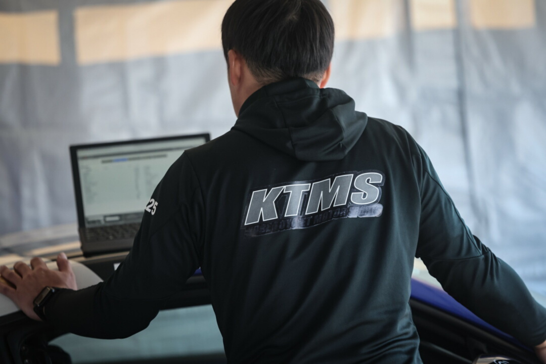 ktms-86-r8-010.jpg
