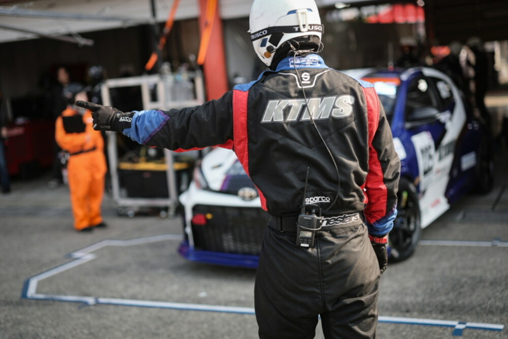 ktms-r1-001.jpg