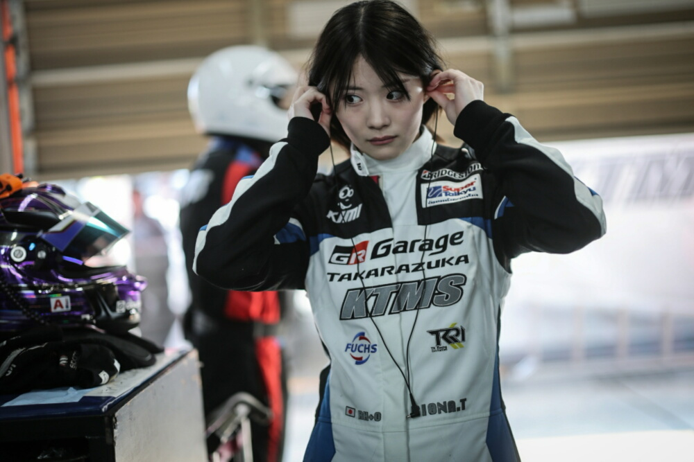 ktms-r1-010.jpg